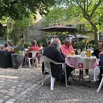 Chez Toon, Bar Deco 住宿加早餐酒店