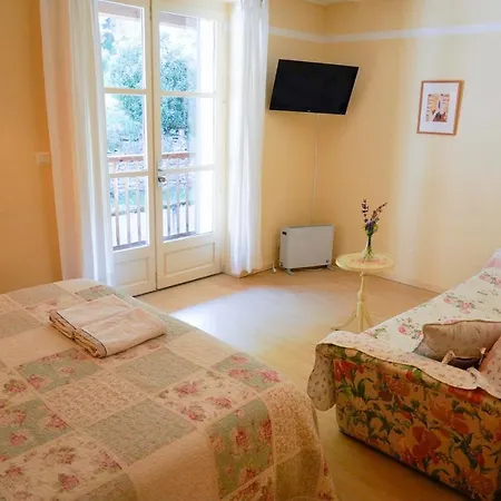 Bed & Breakfast Chez Toon, Bar Deco 3*