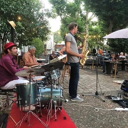 Chez Toon, Bar Deco 住宿加早餐酒店 3*