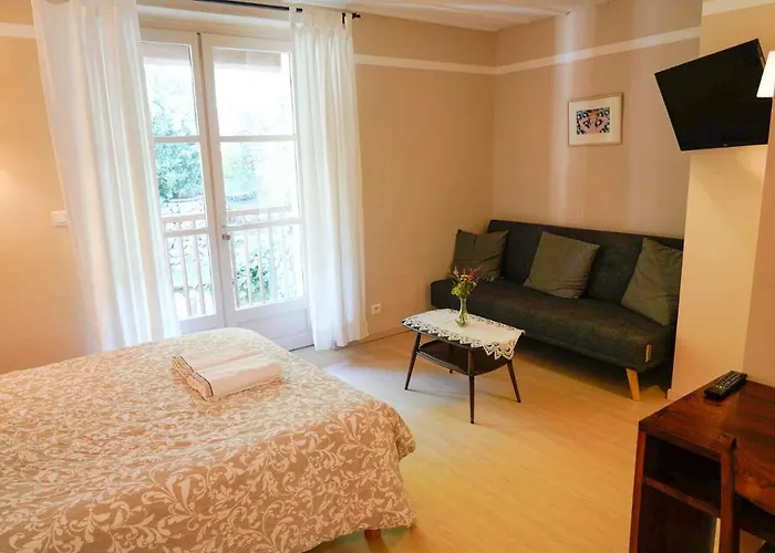 Chez Toon, Bar Deco 住宿加早餐酒店